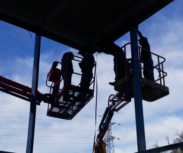 Montage de la facade en métal